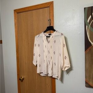 The Limited Medium w/Geometric Print 3/4 Sleeve V-Neck Pleated Blouse - EUC